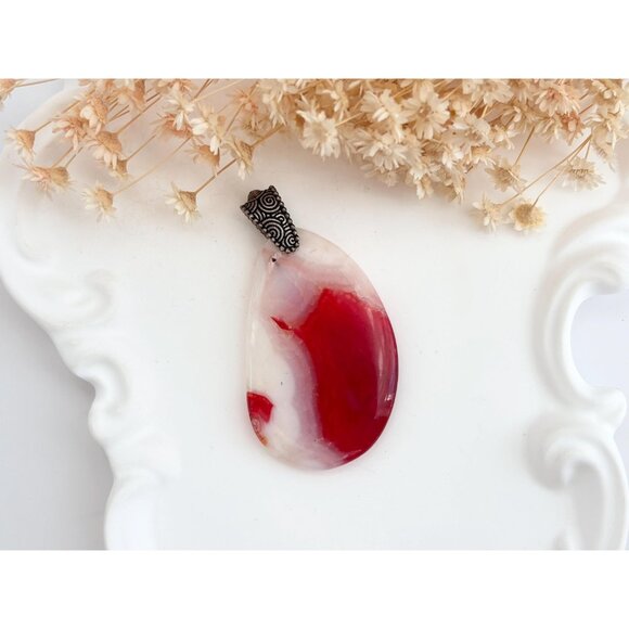 Red & White Polished Agate Crystal Oval Silver Toned Teardrop Vintage Pendant - Picture 11 of 12